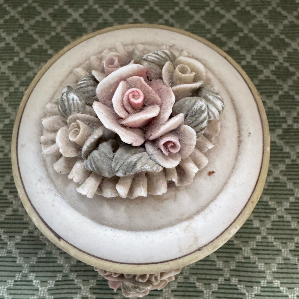 Elegant Floral Trinket Box